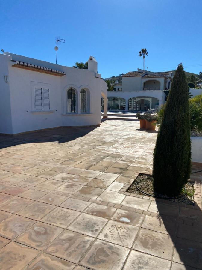 Entiere Piscine Et Cuisine D'ete A Pinosol *