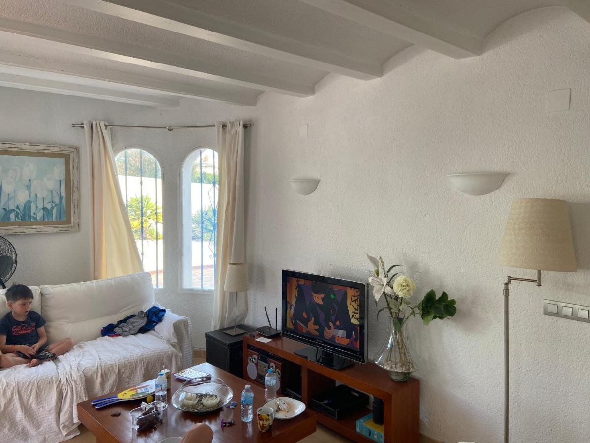 Entiere Piscine Et Cuisine D'ete A Pinosol